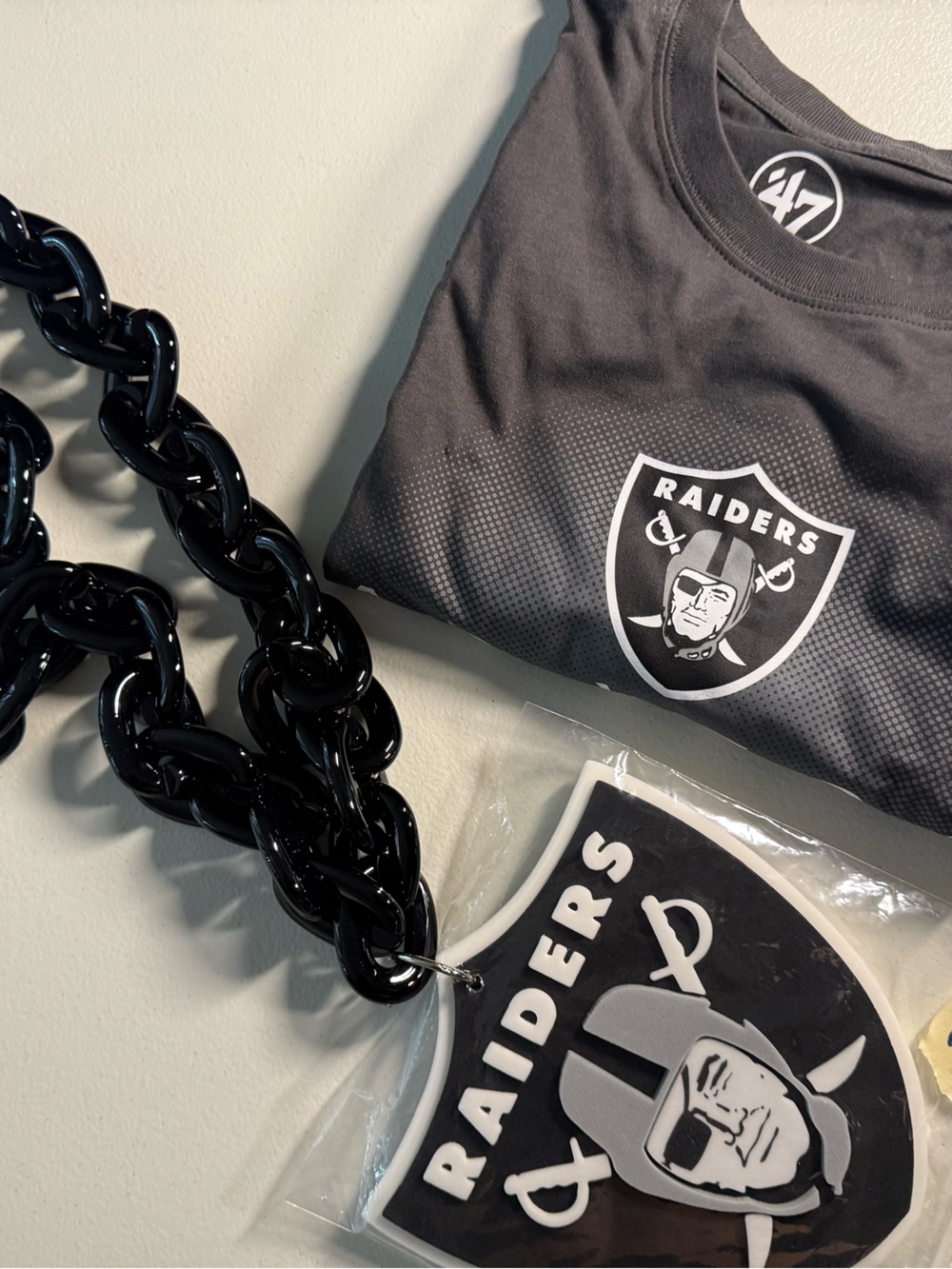 Las Vegas Raiders ’47 T-Shirt & Fan Chain Necklace Bundle NWT